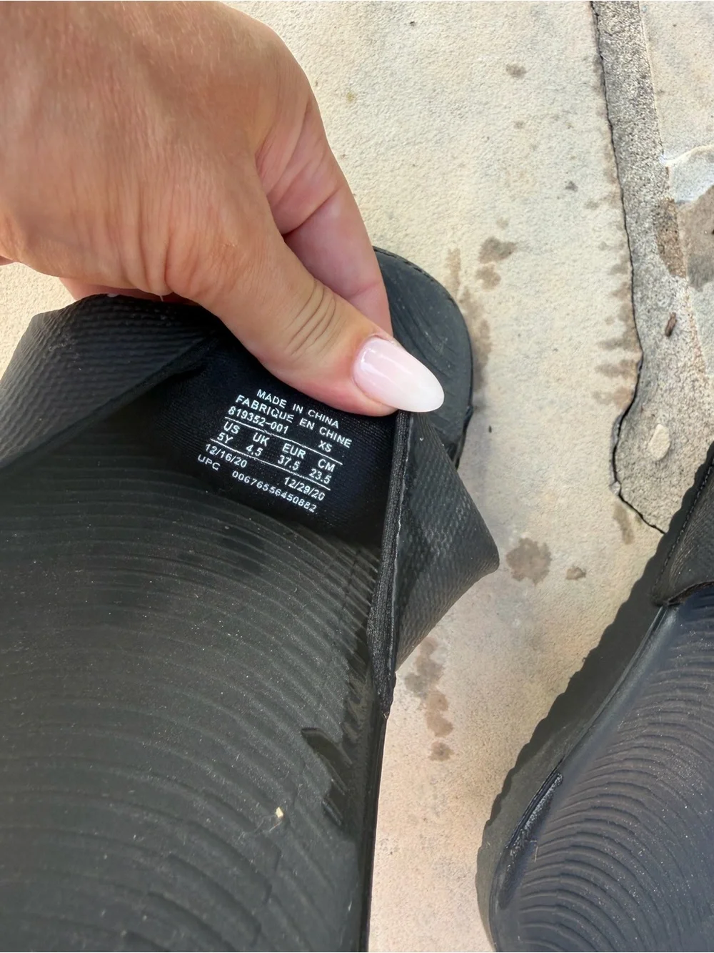 Nike Kids Kawa sports slide black size 5y